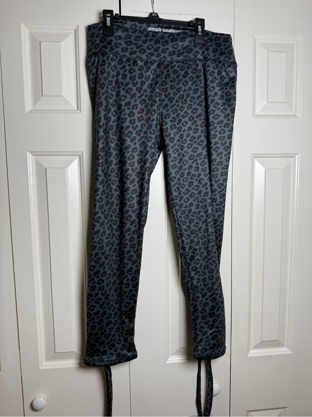 Simply Southern leopard print grey and black leggings with bow back‎ leg details